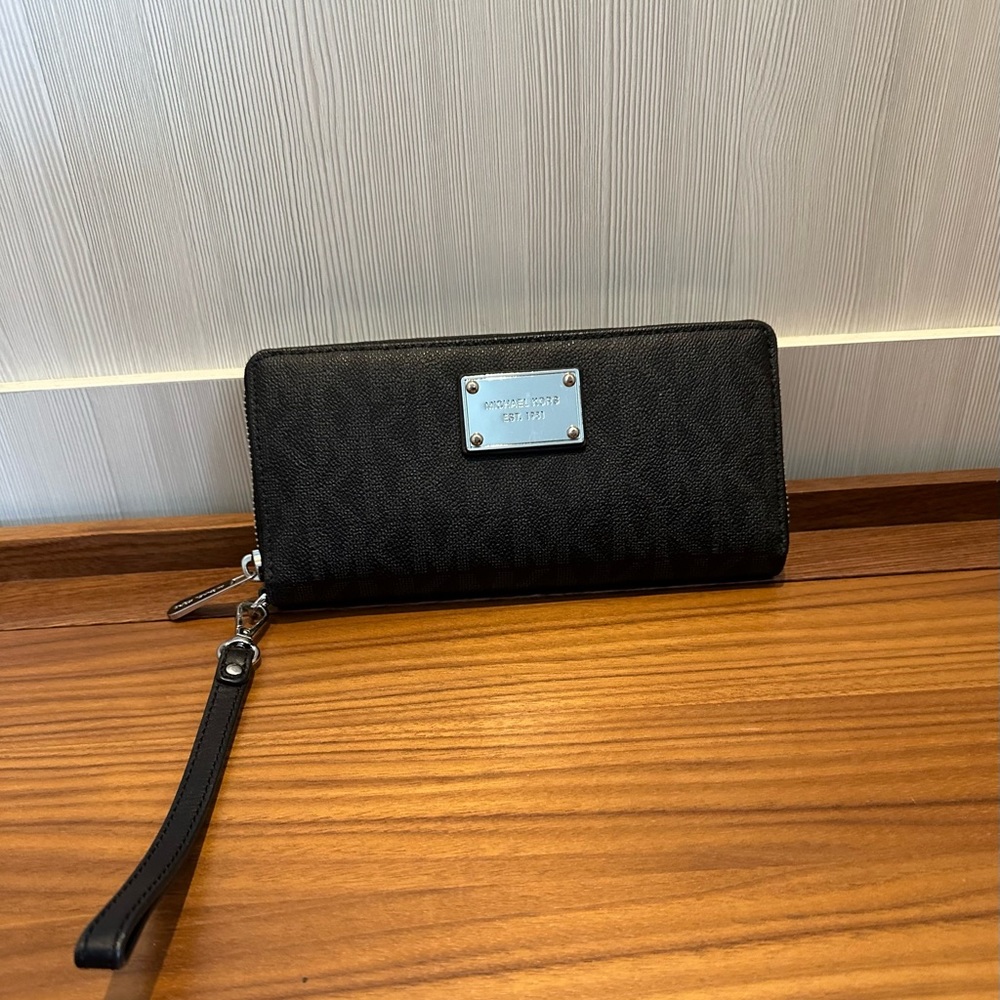 MICHAEL KORS LARGE LOGO WALLET